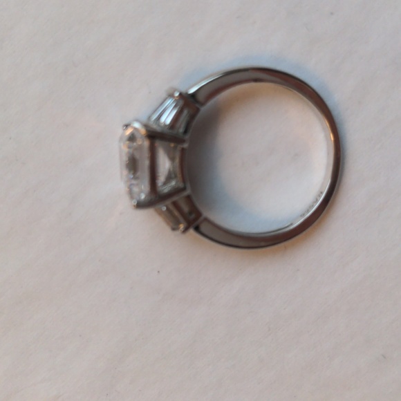 Diamond 💍 Simulant 100 percent Sterling. New. Baguette cut, Size 7 C Z gift box - Picture 4 of 6